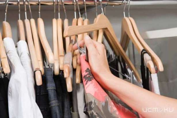 В Орле парочка пыталась вынести из магазина восемь курток и четыре пары брюк