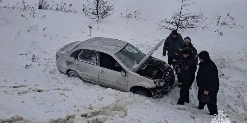 За прошедшие сутки пожарные и спасатели выезжали 13 раз