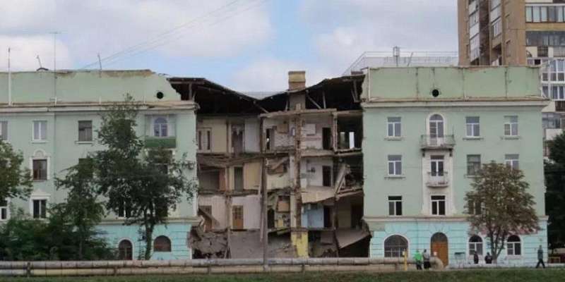 «Карточный домик» на набережной Дубровинского в Орле снесут за 5 млн рублей