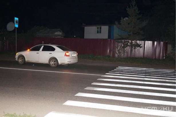 Водитель иномарки на пешеходном переходе в Орле сбил девушку