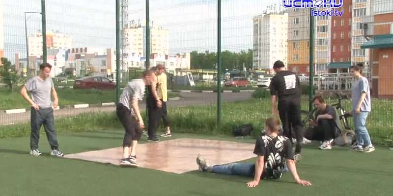 Прокачали танцпол, не жалея кед: брейкеры из трех городов устроили в Орле дружеский джем