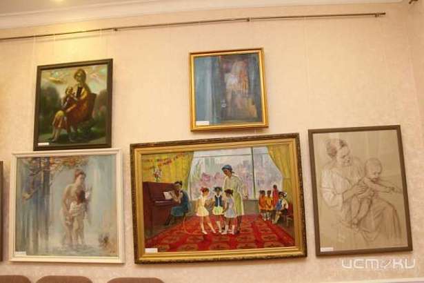 В Орле проходит выставка, посвященная Дню матери