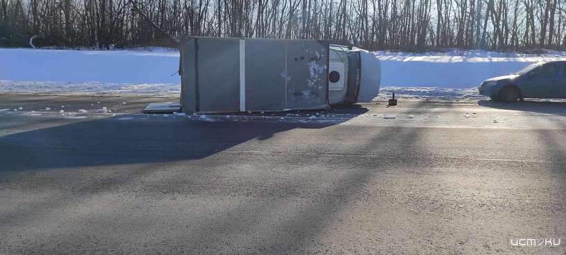 На орловской трассе в результате столкновения опрокинулась «ГАЗель»