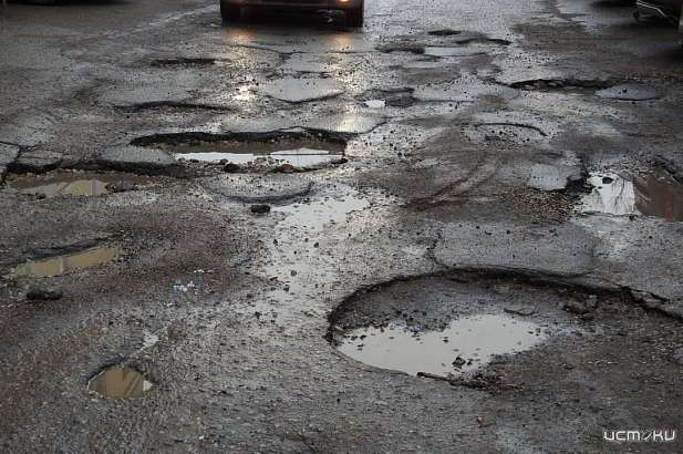 В Орле чиновников через суд обязали заделать ямы на дорогах