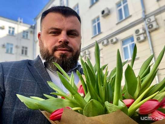 «Мерседес» и заработок менее миллиона: советник губернатора Лежнев отчитался о доходах