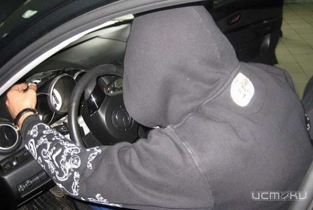 Разбой в Орле: орловчанин под угрозой пистолета лишился иномарки