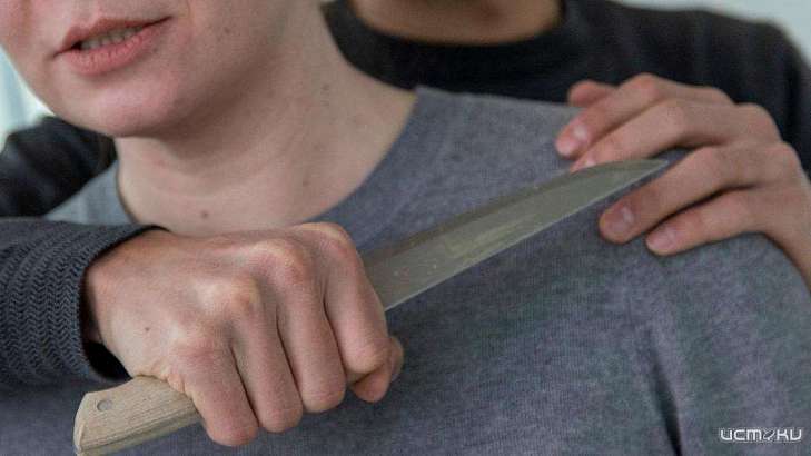 Орловчанин во время вечеринки перерезал горло приятелю