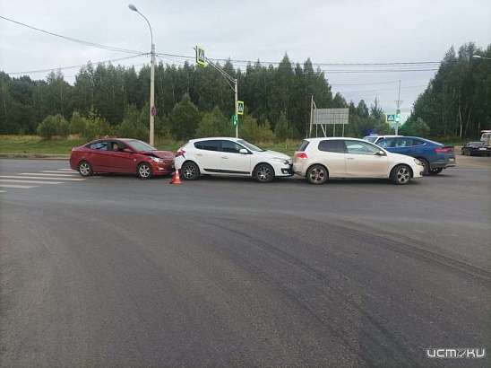 «Паровозик» на ул. Раздольной: в Орле произошло ДТП из трех автомобилей «Паровозик» на ул. Раздольной: в Орле произошло ДТП из трех автомобилей