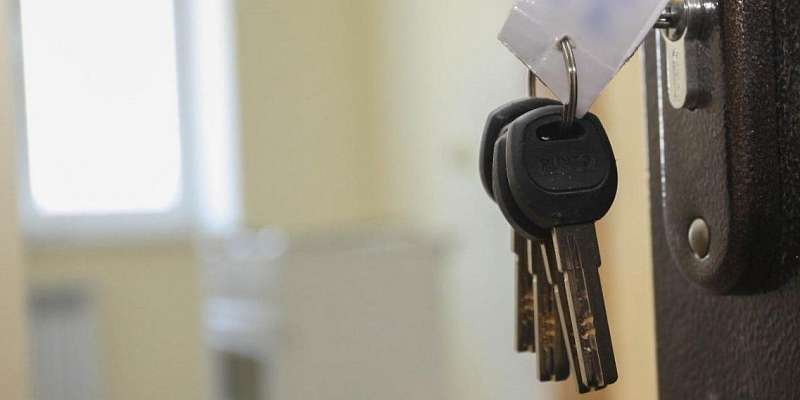 После вмешательства прокуратуры ливенской сироте дали жилье