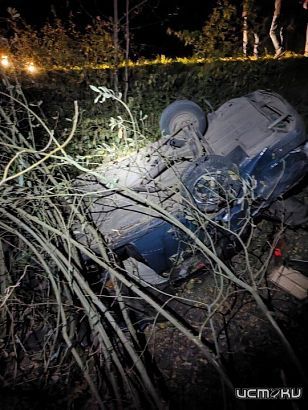 На Орловщине водитель на неисправной «семерке» опрокинулся в кювет