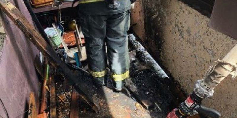 В Орле пожарные оперативно ликвидировали возгорание на балконе