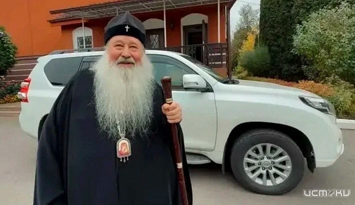 Митрополит Тихон передал свой внедорожник военным медикам: Toyota с дизелем отправилась в зону боевых действий