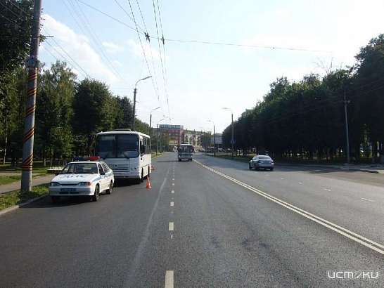 В орловской маршрутке упала пассажирка-пенсионерка В орловской маршрутке упала пассажирка-пенсионерка