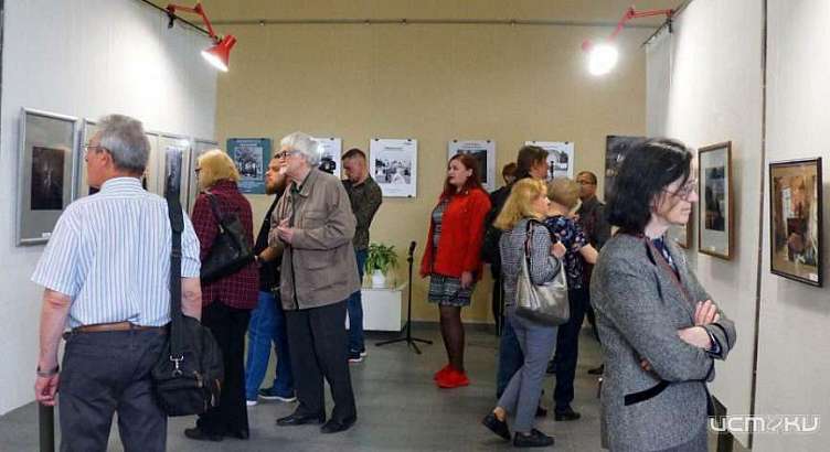 В брянской галерее открылась выставка работ орловских фотографов