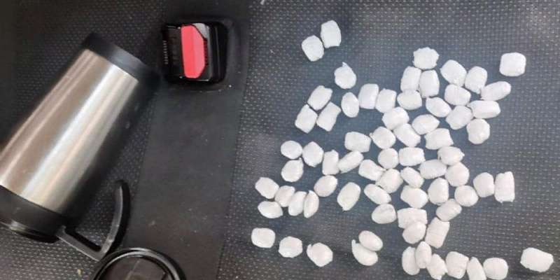 Под Орлом полицейские задержали двух наркодилеров 