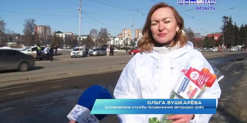 Улыбки, песни, подарки и цветы