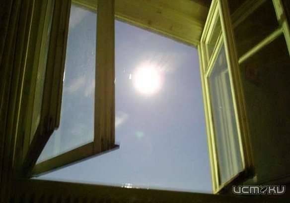 21-летняя орловчанка выпала из окна пятого этажа