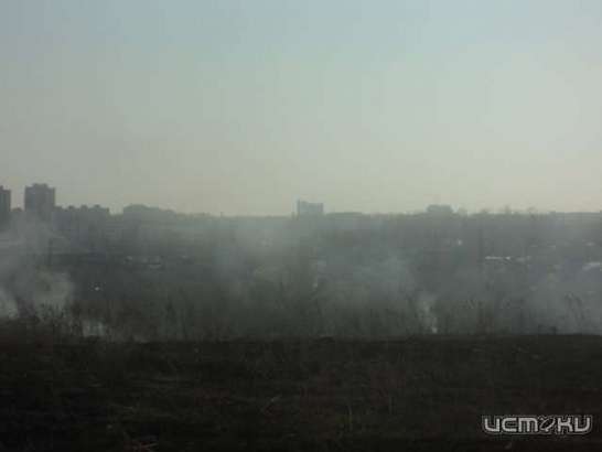 За выходные орловские спасатели семь раз выезжали на возгорание сухой травы