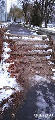 Орловчане жалуются на дорогу к женской консультации Советского района