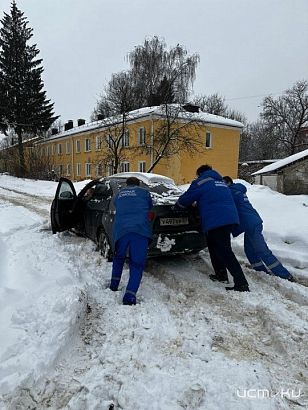 Из-за плохой прочистки улиц Орла скорые вытаскивают друг друга сами