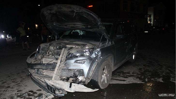 Два авто всмятку: в Болхове не разъехались внедорожник и легковушка