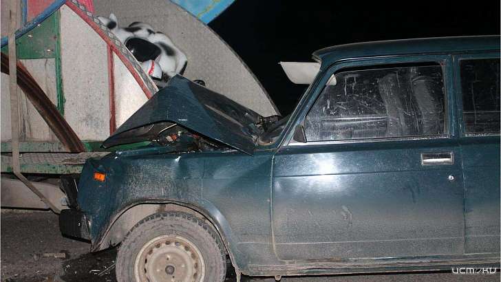 На Орловщине водитель «семерки» погиб, въехав в стоящий грузовик