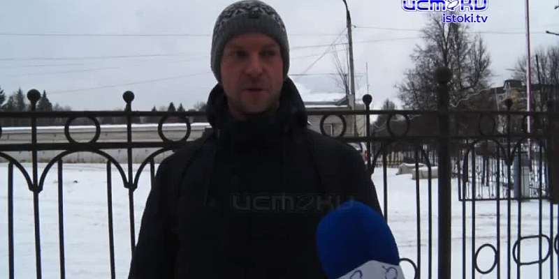 Плюс потом минус равно гололед. Орёл продолжает чтить свои замечательные традиции. Одна из них - неготовность коммунальщиков к зиме