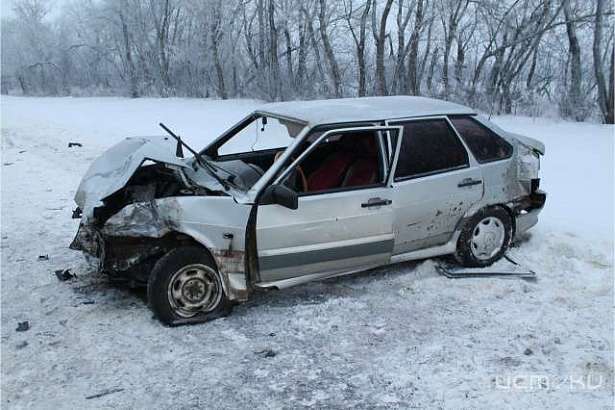 Под Орлом "ВАЗ" при обгоне столкнулся с двумя автомобилями. Не обошлось без пострадавших