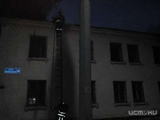 На ул. Полесской горело заброшенное здание