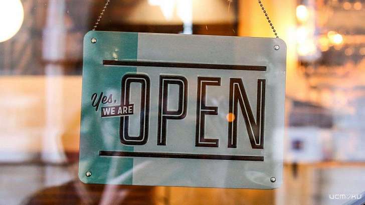 Клычков рассказал об условиях работы орловских парикмахерских и магазинов