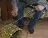 В Болховском районе потомственный лозоплетельщик сохраняет старинный промысел и готов научить всех желающих