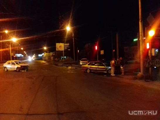 В Орле при столкновении двух автомобилей пострадали три человека