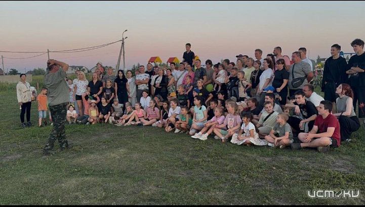 По-соседски. В поселке Новообразцово Орловского МО жители организовали себе праздник