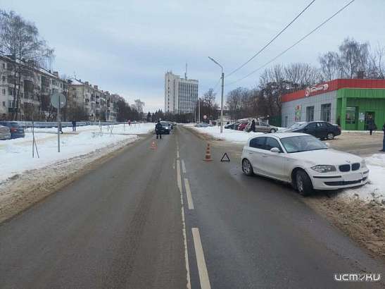 В Орле девушка попала под колёса авто, перебегая дорогу в неположенном месте