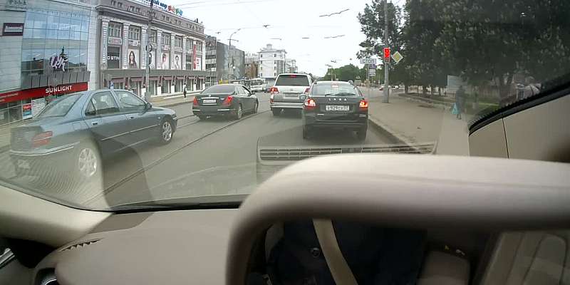 Забыв о самоизоляции, орловские пограничники массово собрались в сквере Танкистов
