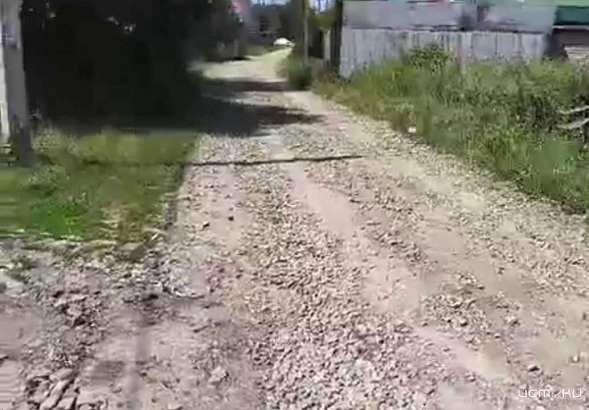 Жители посёлка Орловской области жалуются на плохую дорогу