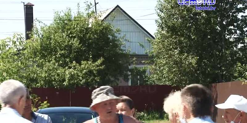 В паре километров от Орла, на Знаменке, люди до сих пор живут без центрального водопровода и канализации