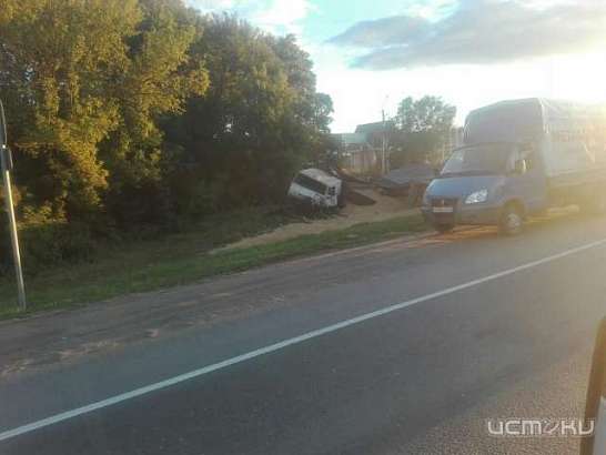 Под Орлом в тройном ДТП пострадали четыре человека