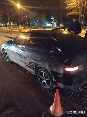 Неизвестный во Мценске протаранил припаркованную легковушку с ребенком