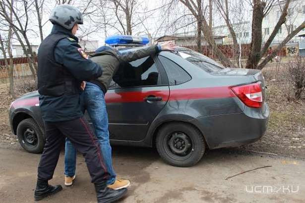 Двоих орловчан задержали за распитие неоплаченного коньяка в магазине