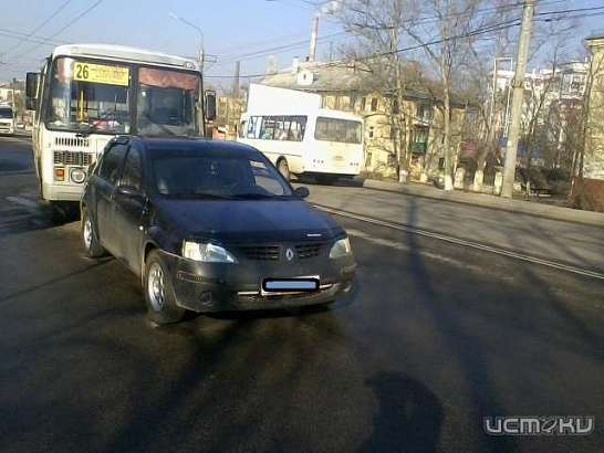На Московском шоссе маршрутка ПАЗ въехала в легковой Рено. Пострадали пассажиры