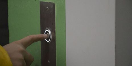 Лифт поменяли, пусть теперь постоит. Как в Орле проходит кампания по замене лифтов