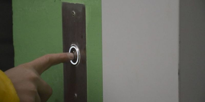 Лифт поменяли, пусть теперь постоит. Как в Орле проходит кампания по замене лифтов