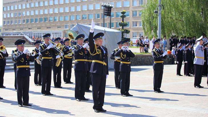 Наряду с Орлом парад Победы отложили еще в 12 городах страны
