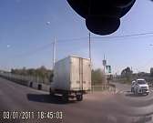 На ул. Мостовой «двенадцатая» пыталась проехать на красный. Видео аварии