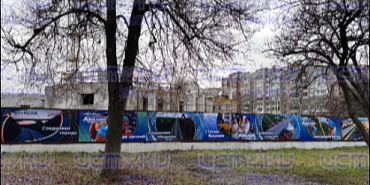 На стройке по улице Лескова в Орле появились яркие баннеры