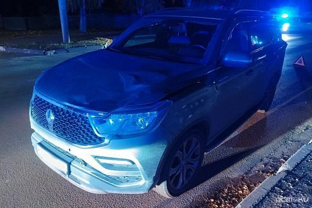 На улице Лескова в Орле внедорожник сбил пешехода: мужчину госпитализировали