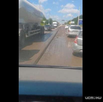 Рабочие покинули Карачевское шоссе в Орле - соцсети