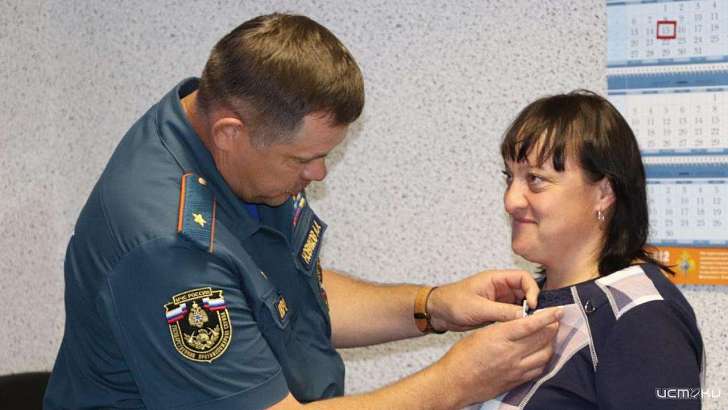 Орловчанка получила медаль МЧС за спасение девочки из ледяной воды