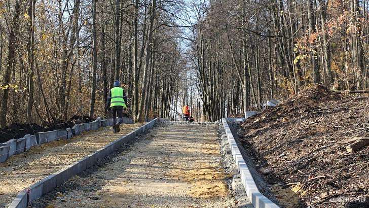 Из орловского парка Победы вывозят 30–40 КамАЗов мусора в день